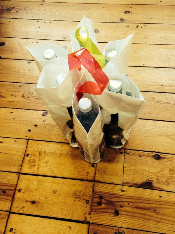wearesaintnicks's tweet image. Drinks delivery from @waitrose arrived in this useful wine bag #designdelights
