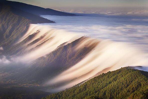 _Paisajes_'s tweet photo. Cascadas de Nubes. Islas Canarias, España. Impresionante! http://t.co/NI1XDT3KSU