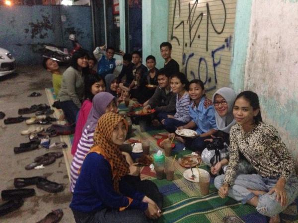 Panampu20's tweet photo. Selamat malam, SoPan😊 bagaimana kuliahnya semua? Kt flashback dulu yuk waktu lg di Pakde😄😄😢 adakah part 2nya??? http://t.co/ZWZKtEW4co