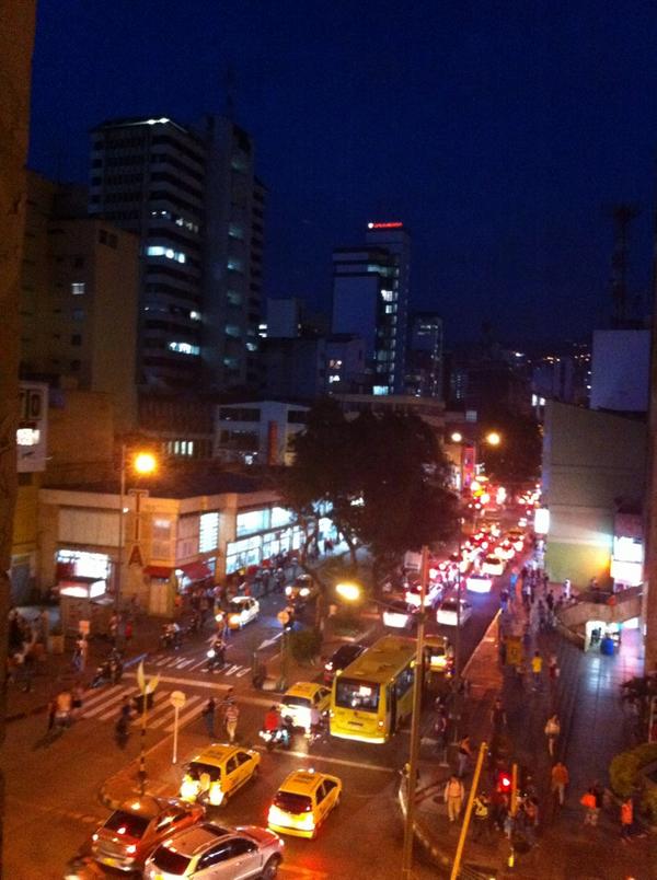 Bucaramanga's tweet image. #UnaFotoBUC @TikComCo: Vista nocturna desde nuestras oficinas, en @Bucaramanga