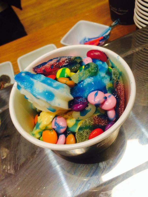 ZouBisouCafe's tweet photo. Getting colourful today! Isn't this one FAB!?? #froyofix http://t.co/c9xNOxt7og