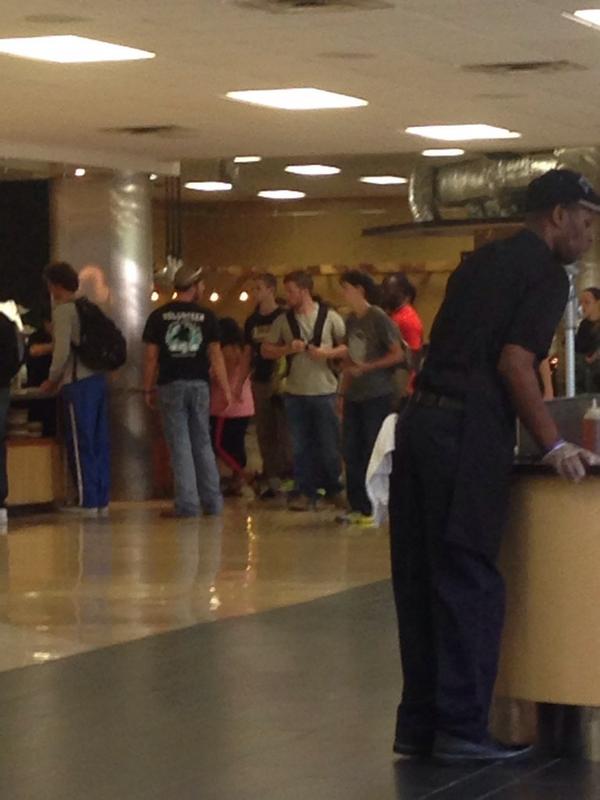josieclare18's tweet photo. Corbin's in the Caf @WhereIsCorbin http://t.co/WsmpGhS51y