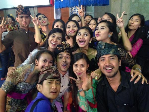 chandraidaayu's tweet photo. Pemilihan Jegeg Bagus Udayana 2014 ^^ bekerja sama dengan Teruna Teruni Denpasar http://t.co/6RGUohoxRE