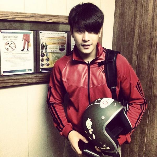 { IG : ken_phupoom } กลัวที่ไหนล่ะฝน ☔️⚡️🚦🚥 #ลุยยยยย #แว๊นนนน