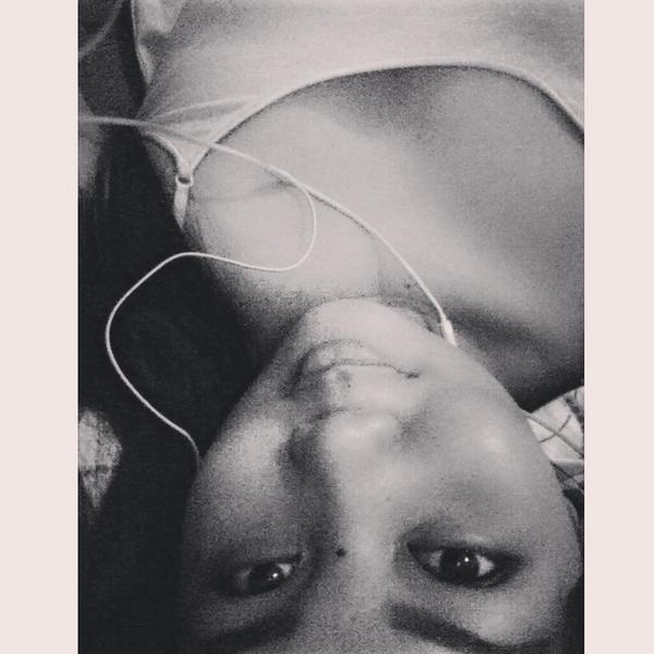 khay_vee's tweet image. #Fact ngumingiti ako khit sa totoo, luhang luha na ako.  #StrongOutside