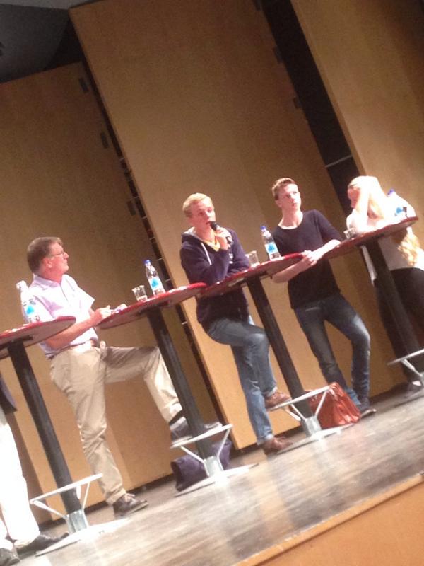 Nyss debatterat skolpolitik i Huddinge Gymn. Framhävde förstatligande och lärlingsutb som bra förändringar #kdusthlm