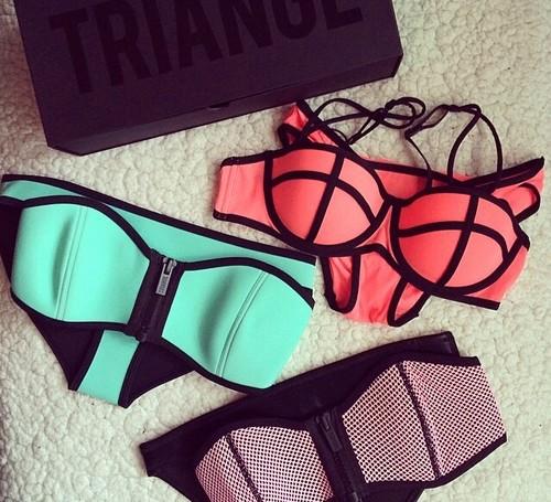ElClubDeModa's tweet image. Los bikinis de triangl son puro amor.