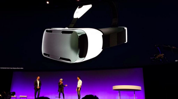 computerhoy's tweet photo. Gear VR. Samsung apuesta de lleno por la realidad virtual. Esto promete mucho. #UNPACKED #IFA2014 http://t.co/HpJn7nOskn