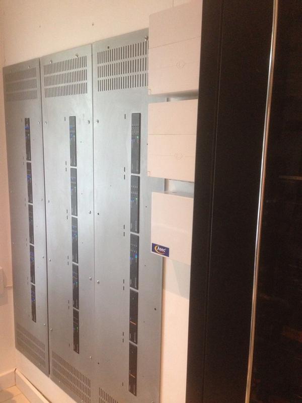 LivingSystemsAV's tweet photo. #Control4 lighting control of 100 circuits can fit in even the smallest of rooms! http://t.co/eCl77FHwKH