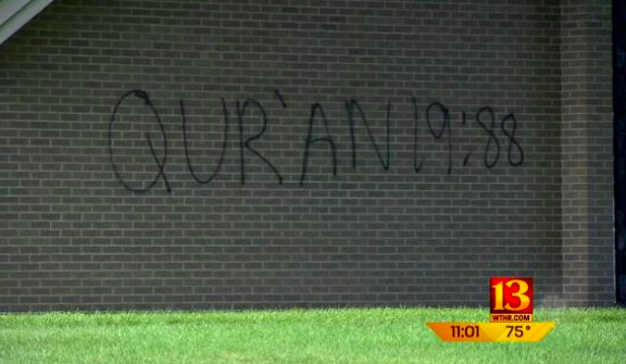 LIVE NOW-- 'Infidels!' Three churches in Indiana vandalized w/ verses from Quran. TUNE IN. pic.x.com/kotH0qv9PE