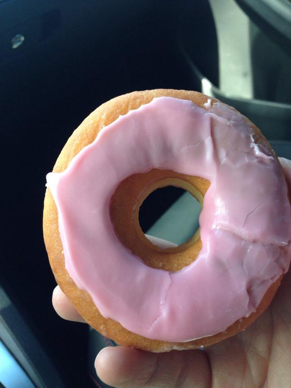 aobrien7's tweet photo. Really, @DunkinDonuts? This is the lamest strawberry-frosted donut I've ever had. Do better. #moreicing http://t.co/QZQeHaWfab