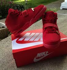 ChDirectioner18's tweet photo. Bientôt a mes pieds t'inquiète *0* 
#Love #Yeezy #Justin #Supra #Nike #KISS http://t.co/5pOJSxQCOc