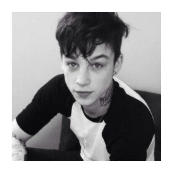 ashRPGWSU's tweet photo. Tu ne m'intéresse pas tant que ça quoi. 🚬 http://t.co/BrLSRUPRHl