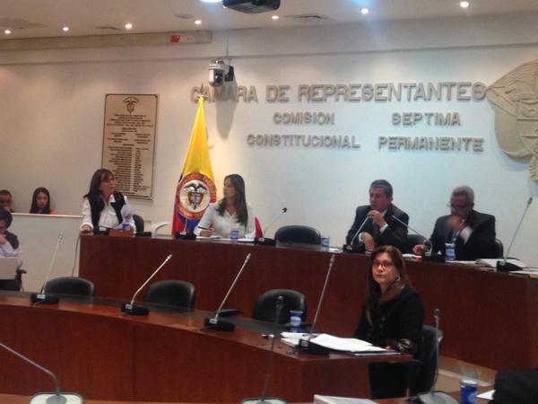 ComisnSptimaCRe's tweet photo. Presentación de la representante @angelamrobledo  debate situación de la Guajira http://t.co/rkyScQLjvq