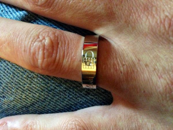 TheSamWicked's tweet image. Sarah &amp;amp; I may like Locke &amp;amp; Key to much. #WeddingRing #LockKey #LockeAndKey