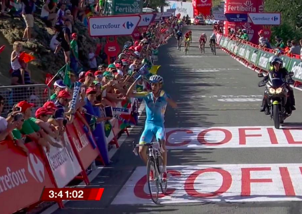 Grande grande grade giovane! Uno splendido <a href="/FabioAru1/">Fabio Aru</a> vince l'11a tappa de <a href="/lavuelta/">La Vuelta</a>! #complimenti <a href="/AstanaTeam/">Sauna in Riga - AstanaTeam</a>