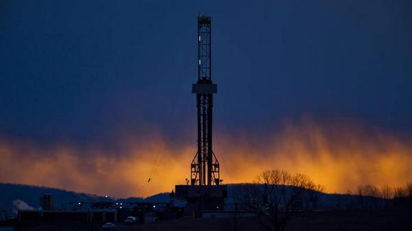 reportrai3's tweet photo. #SbloccaItalia toglie controllo trivelle a regioni: via libera #fracking #shalegas #shailoil? http://t.co/QjvD3e8EbY http://t.co/aIt3aQNkb2