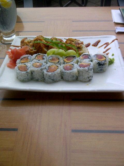 Brooksie too(2) and Spicy Tuna at Hamachi Steakhouse  <a href="/hamachihouse/">Hamachi Restaurants</a> <a href="/borismirtchev/">boris</a> #goodservice #Halifax