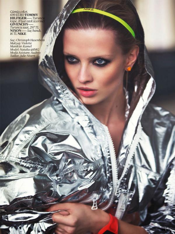 HowILoveToSweat's tweet image. Liquid metal jacket by Tommy Hilfiger perfect for your post workout splash. #howilovetosweat #sweatinstyle #silver