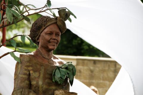 Statue of the late Prof. Wangari Maathai at Mount St. Scholastica College,USA. She graduated from the school in 1964