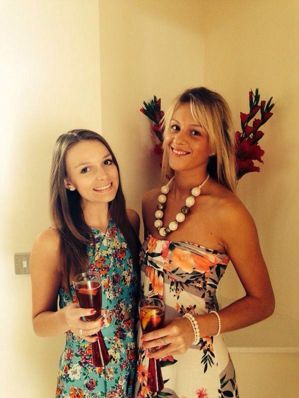 LuceeKelly's tweet photo. Miss my best friend a lot!! @JuliaMarie91 http://t.co/kC0KYeFoum
