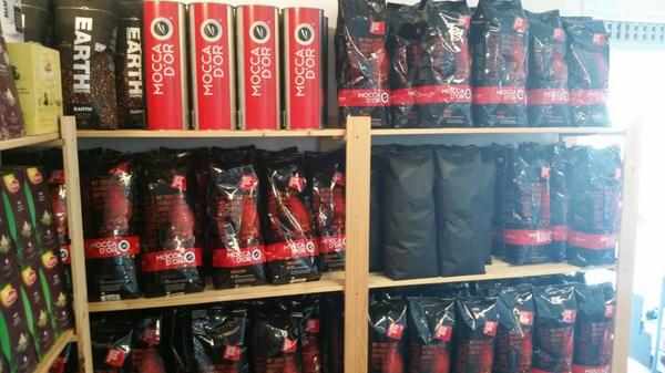 Ziet u onze mysterieuze melange? Weten hoe het smaakt? Morgen om 10:00 uur is onze winkel weer geopend. #Hoogeveen