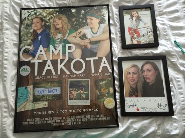 Katastrxphe's tweet image. “@ViewserAlert: About to pimp out my room in a big way 😊 #SignedMerch http://t.co/07f7yB5Clr” omggggggg you're living my life goal