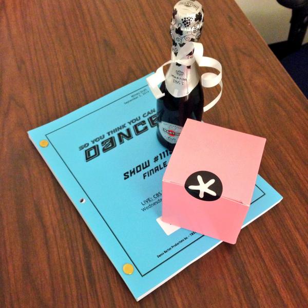 It's Finale Day! Almost time to celebrate! <a href="/SarahBurkeFDN/">Sarah Burke FDN</a> inspired #bubbles #redvelvetcupcake #CelebrateSarah #sytycd