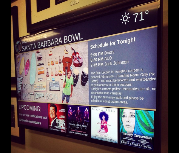 StorywallLive's tweet image. Keir got some good shots of Storywall in action at the @sbbowl on Monday night! #storywall #displaymagic