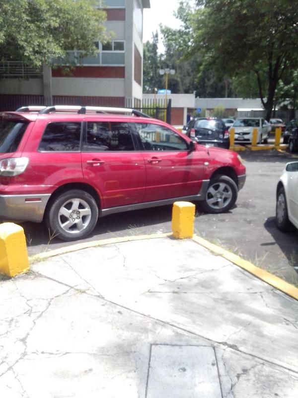 keiky_ari's tweet photo. Que si llego tarde... me estaciono donde caiga #CeroTolerancia #EnAcatlanYo http://t.co/2QUxp7irep