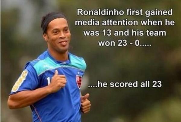 BookOfFooty's tweet photo. Ronaldinho! http://t.co/DMihMzSzWI