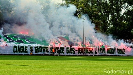 UltrasSupport's tweet image. Radomiak Radom pyro against Broñ Radom (4th division Poland)