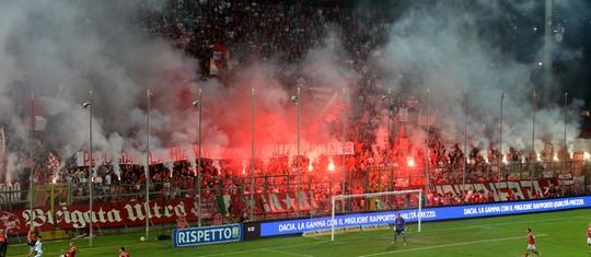 UltrasSupport's tweet image. Perugia against Bologna