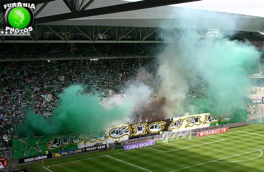 UltrasSupport's tweet image. St. Etienne smoke bombs against Rennes