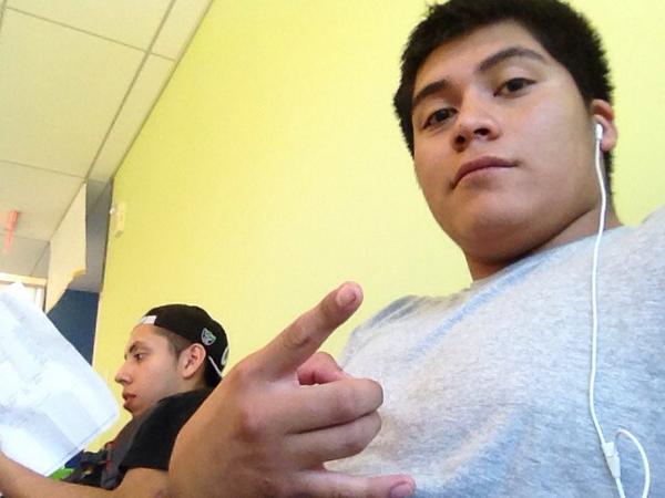 ss_jay914's tweet image. Selfie with my son @ZDiegoalejandr0 #waiting #donewithclasses #ineedthiscut