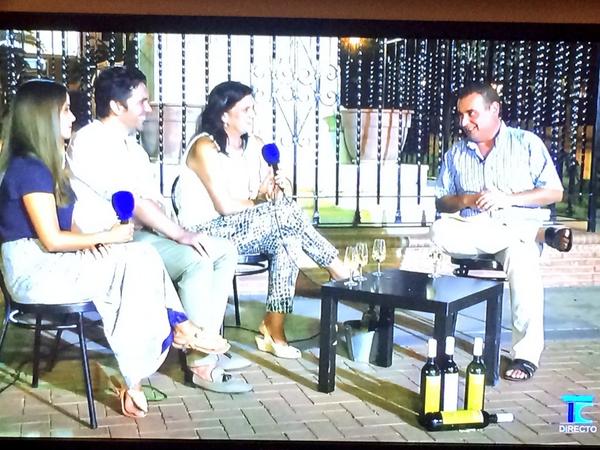 Taira Calvo en <a href="/telecondado/">TeleCondado</a> hablando del desfile del día 6 en el Majuelo Soto. Complementos de Creación Alternativa.