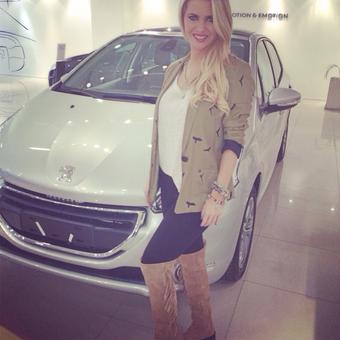 Hoy en Amitie grabando Show sobre Ruedas x @C5N con botas de @ILOVERSMODA y accesorios de @It smyfreedom1