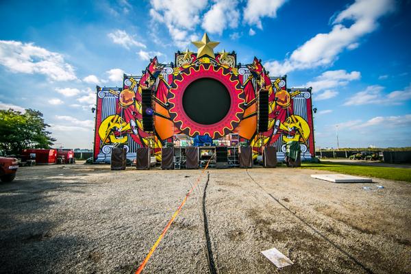 Check out the Heart stage at @laundrydayevent ! Damn, what a SICK stage again! Can't wait till saturday!!!