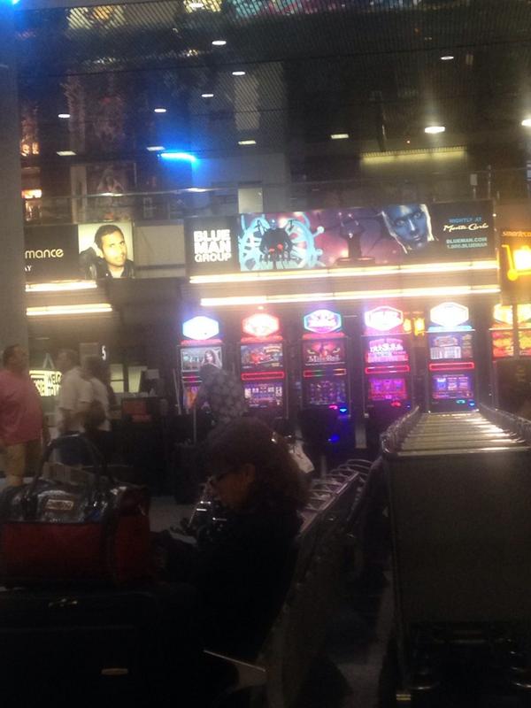Adore_Meeh's tweet photo. Ayeeee in Vegas http://t.co/P5IlYi9klI