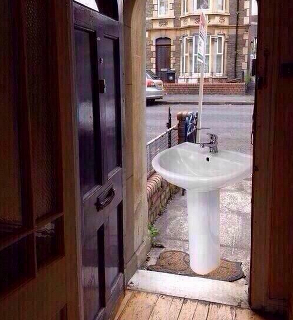 9GAG's tweet photo. 2015 is only 4 months away, just let that sink in http://t.co/Io1e2ojjfV
