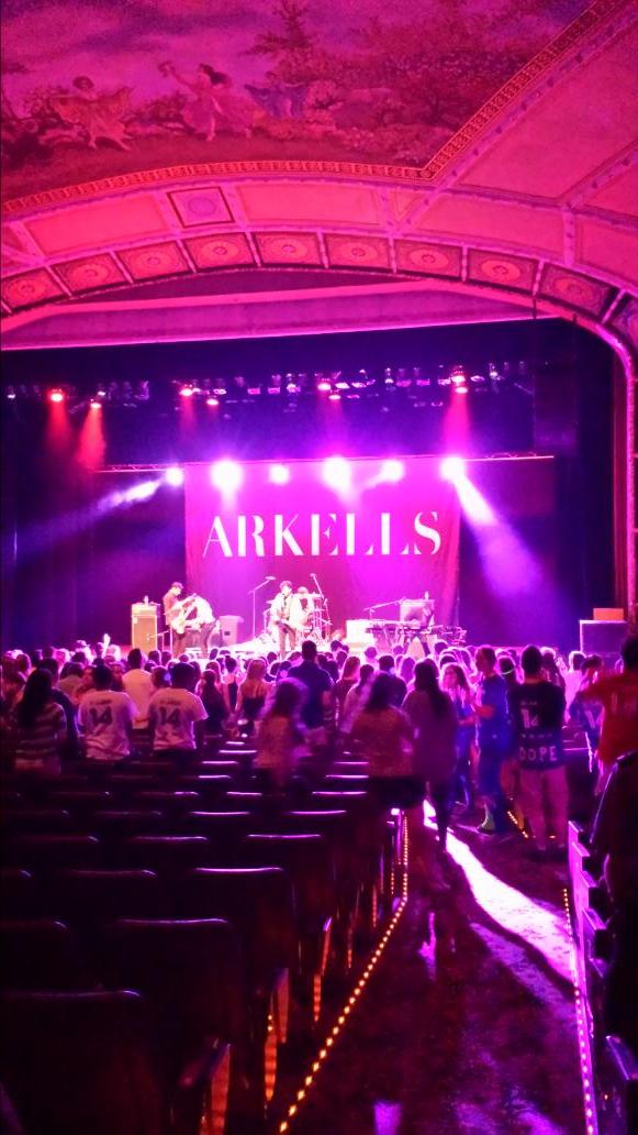 lbshinerama's tweet photo. Arkells are absolutely crushing a sweet set here at LB! If you're not here you're missing out! #WLUOWEEK http://t.co/FbGjGC5dQO