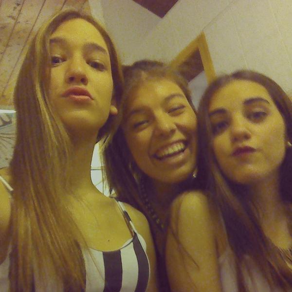 MartuSolveyra's tweet photo. Lendassssssssss @CamiDarda @guadaavasquez http://t.co/8FwxqWDpve