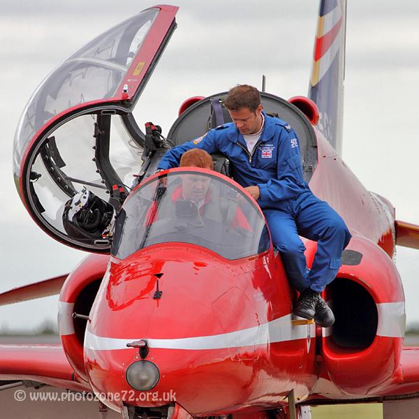 EssexHebridean's tweet photo. Final pic for tonight - 4-in-one - #ShinyJet #CircusAtWork @RAFRed8 &amp; @RAFCircus8 - night all! http://t.co/1zFenapuo3