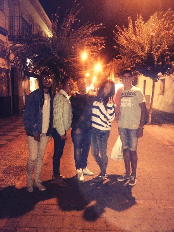 gala_pablo's tweet photo. "@djsergiblue: Vamo que no vamo! ✌️🏃alejandrowski @___elii___ @ElsaCulada @gala_pablo http://t.co/1NQAk1CBPV"