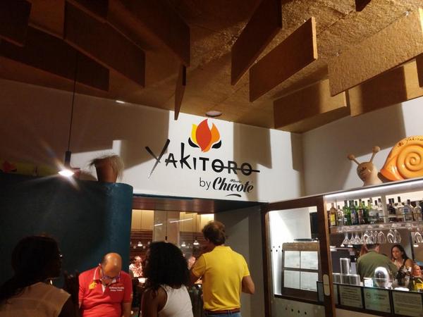 Alejosalbalate's tweet photo. Cenita buena en el bar de alberto en madrid ...

Impresionante chicote http://t.co/KMvEjDGb1I