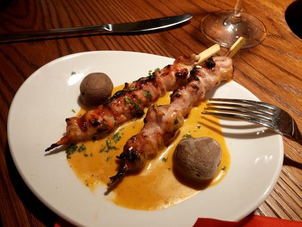 Alejosalbalate's tweet photo. Cenita buena en el bar de alberto en madrid ...

Impresionante chicote http://t.co/KMvEjDGb1I