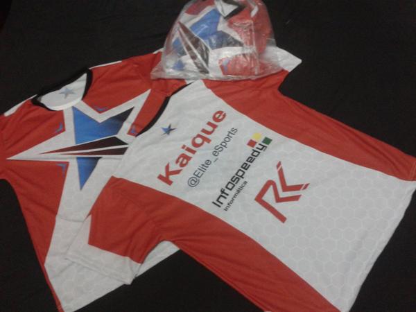 EliTe_eSports's tweet photo. Elas chegaram! As jerseys oficiais do EliTe que seram usadas na #ARENABSOG. http://t.co/Fw2Lu676Ah