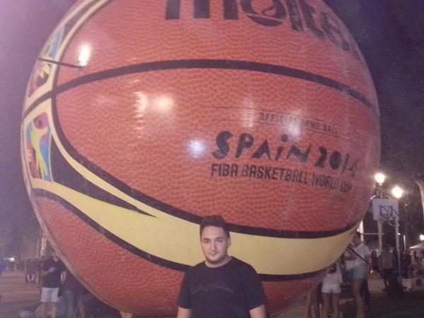 Ahurtado24's tweet photo. En el salón en #Granada viendo #España #Francia con @jjrs88 http://t.co/Cz3Apl4LsP