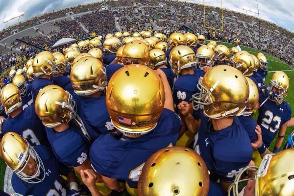 JessicaScherer2's tweet photo. This photo makes me feel all sorts of feelings. #BeatMichigan #uNDerthelights #GoIrish #CantWait4Saturday http://t.co/FHXgDBENIW