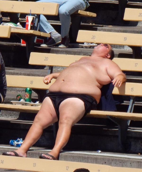 mericombs12's tweet photo. Joc will hit a #JocOff HR off this guy's belly and wake him out of his food and Dos XX coma LMAO http://t.co/b35HXfhaCP